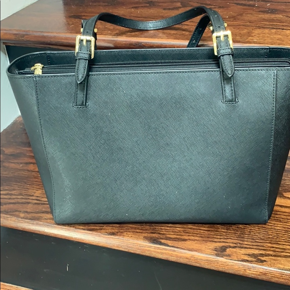 NWOT! Tory Burch saffiano leather tote - Picture 6 of 8